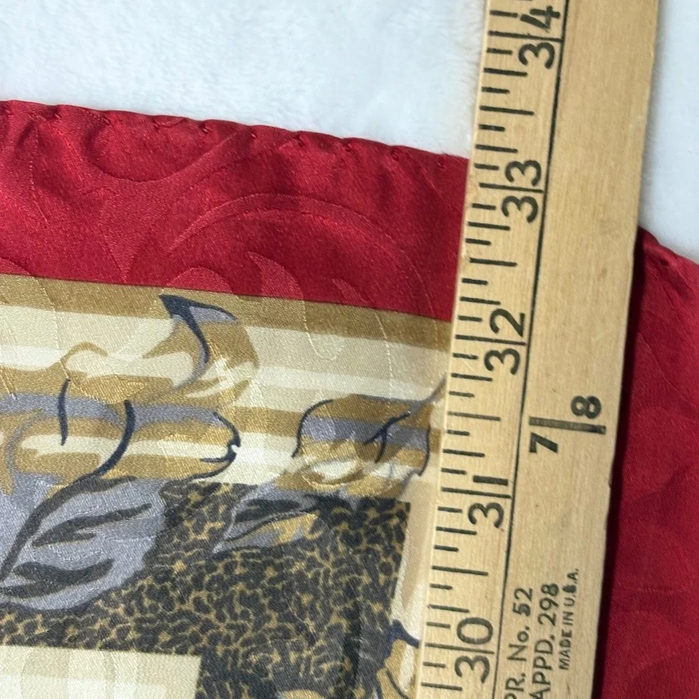 Laura di Laura Biagiotti Red Silk Jacquard Floral‎ Art Frame 34x33 Scarf Italy